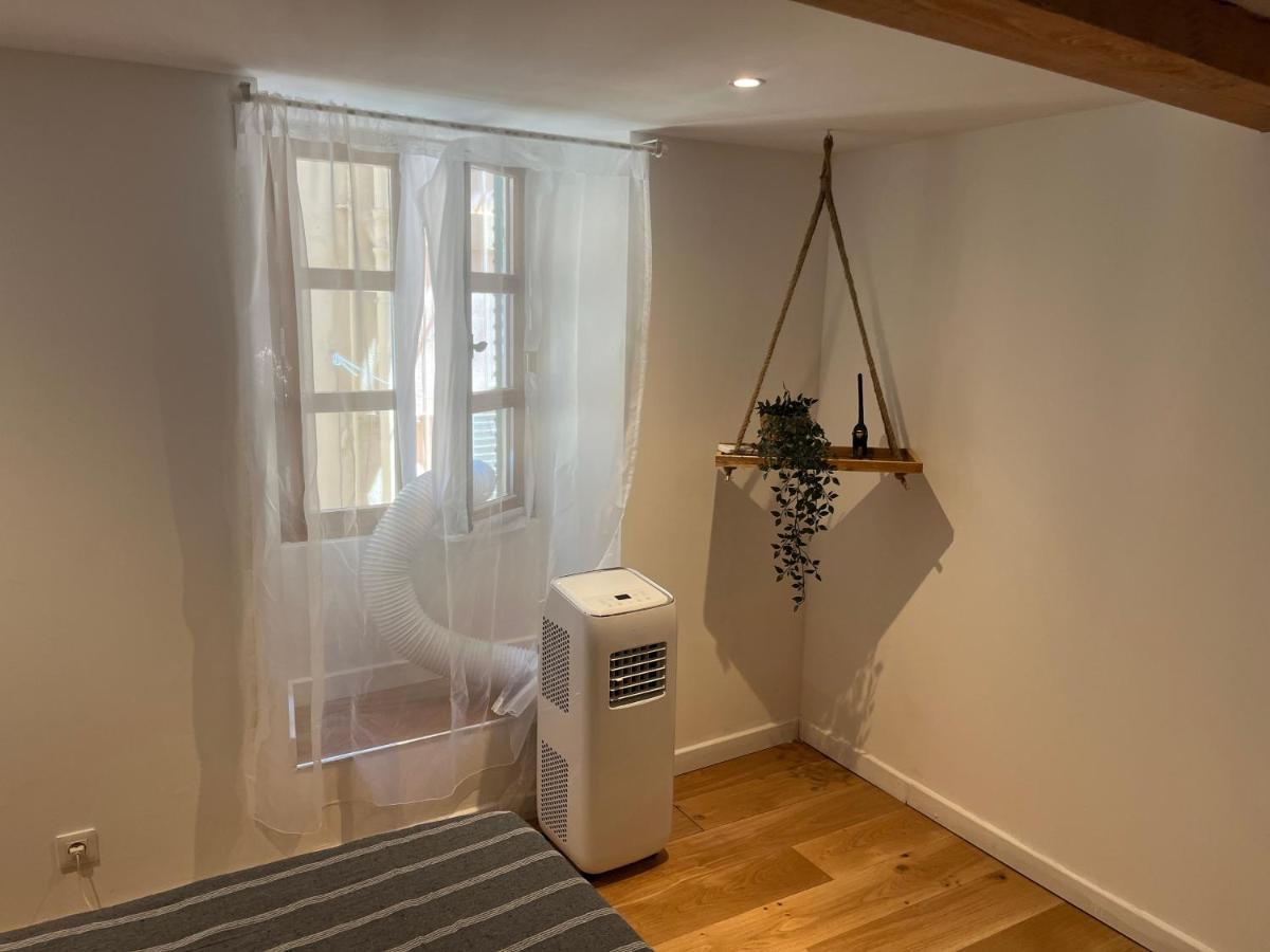 Historical Rue Longue Apartment Menton Exterior photo